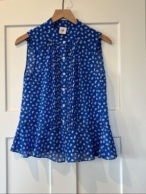 CAbi Electric Blue Peplum Sleeveless Pintuck Blouse with White Floral Motif XS